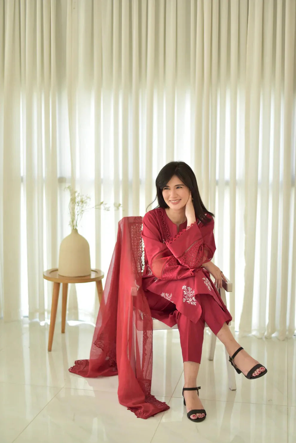 JENIFER : Maroon