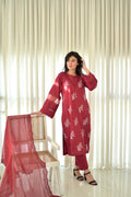 JENIFER : Maroon