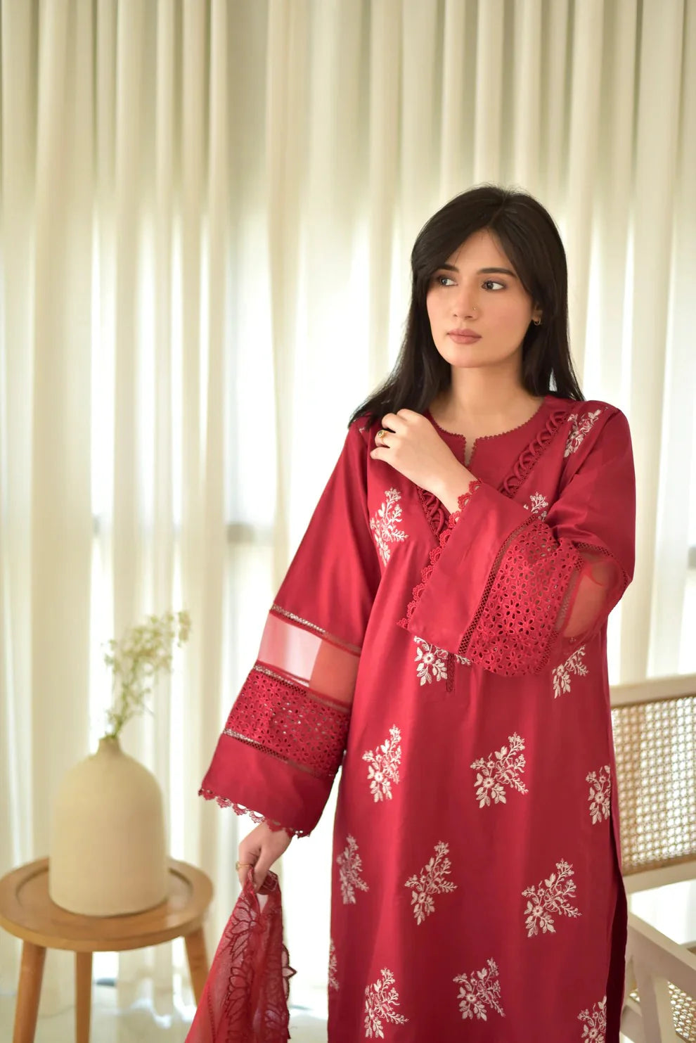 JENIFER : Maroon
