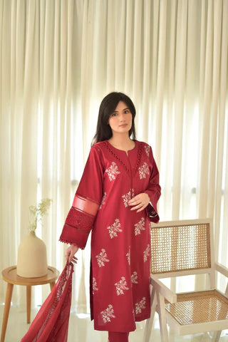 JENIFER : Maroon